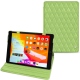 Funda de piel Apple iPad 10.2" (2019) - Vert olive - Couture ( Nappa - Pantone 578U ) 