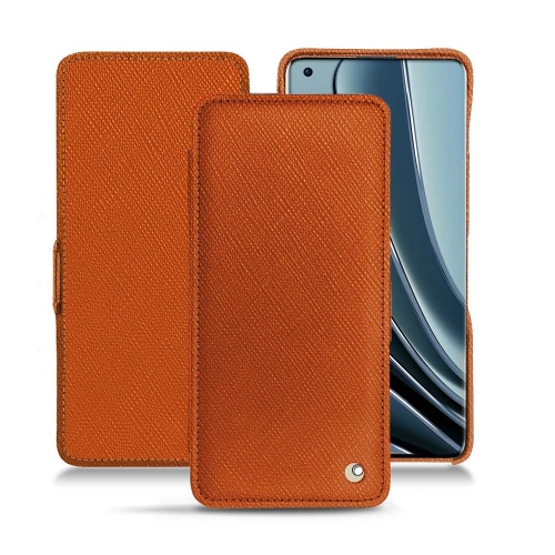 Individuell anpassbare Lederhülle für OnePlus 10 ProOrange vibrant ( Pantone #e36b39 ) 