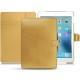 レザーケース Apple iPad Pro 9.7" - Or Maïa ( Bologna Hi Gloss Metallic - Pantone 871C ) 