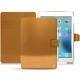 Housse cuir Apple iPad 9.7" (2017) - Or Maïa ( Pantone 871C ) 
