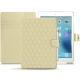 Capa em pele Apple iPad 9.7" (2017) - Beige - Couture ( Nappa - Pantone 7502C ) 