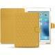 Capa em pele Apple iPad 9.7" (2017) - Mimosa - Couture ( Pantone 141C ) 