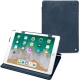 Capa em pele Apple iPad 9.7" (2018) - Jean vintage ( Roughtcut - Pantone 285U  ) 