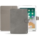 Funda de piel Apple iPad 9.7" (2018) - Acier vintage ( Pantone 403C ) 