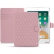 Capa em pele Apple iPad 9.7" (2018) - Rose - Couture ( Nappa - Pantone 2365C ) 