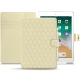 Apple iPad 9.7" (2018) leather case - Ivoire - Couture ( Sleek P C12 - White ) 