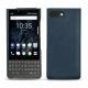Capa em pele Blackberry Key2 - Jean vintage ( Roughtcut - Pantone 285U  ) 