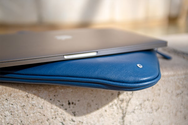 MacbookPro13インチ用のレザーケース