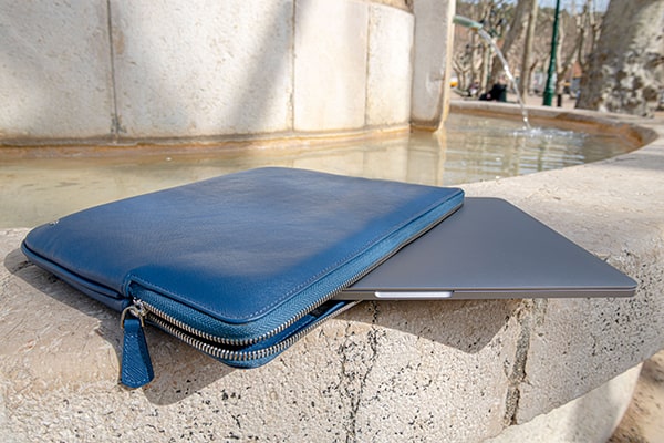 MacbookPro13インチ用のレザーケース
