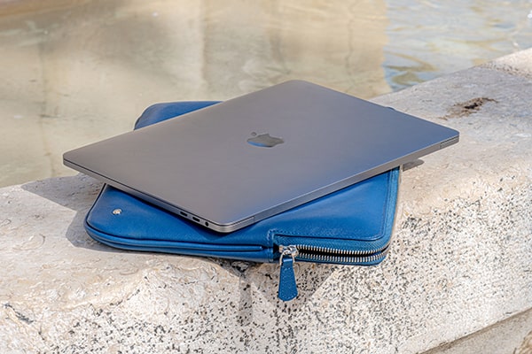 MacbookPro13インチ用のレザーケース