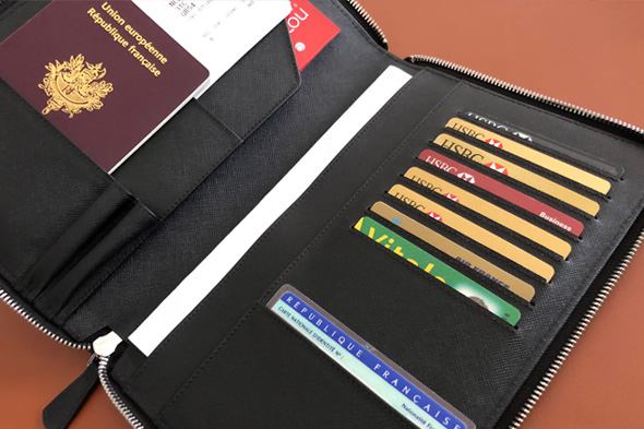 Custodia con zip per documenti di viaggio