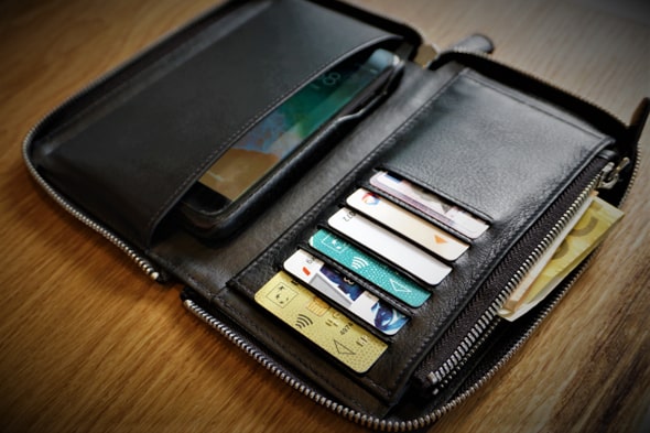 Wallet case for a smartphone