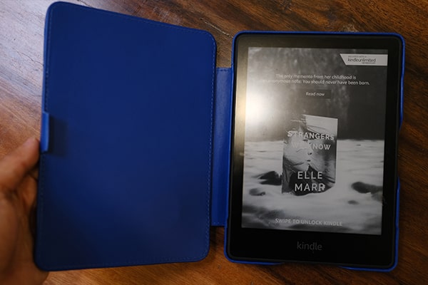 Amazon Kindle Signature Edition leather case