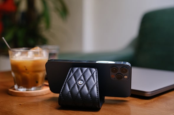 Dock für ein Smartphone